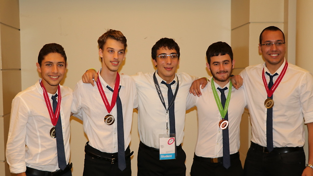 Estudiantes israelíes ganaron diez medallas en las olimpiadas de matemática y física
