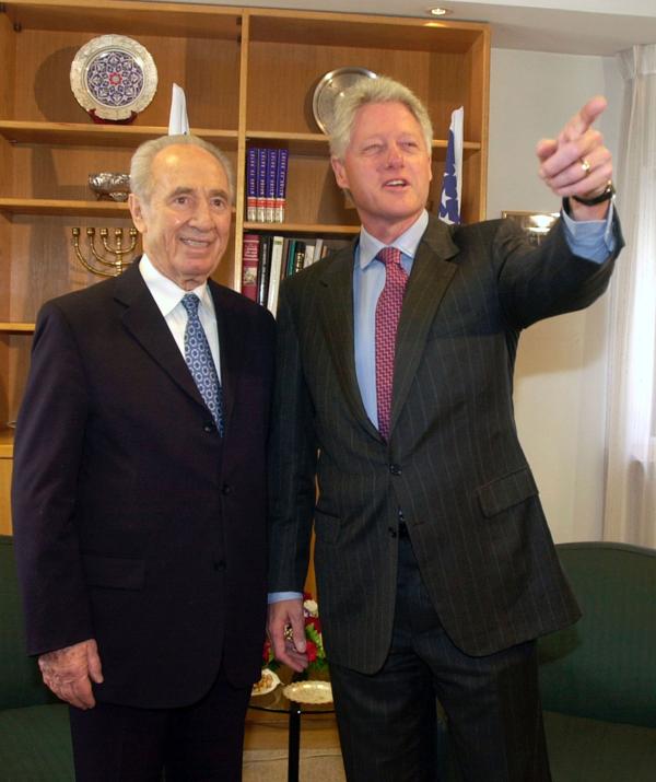 Shimon Peres junto a Bill Clinton (Getty)